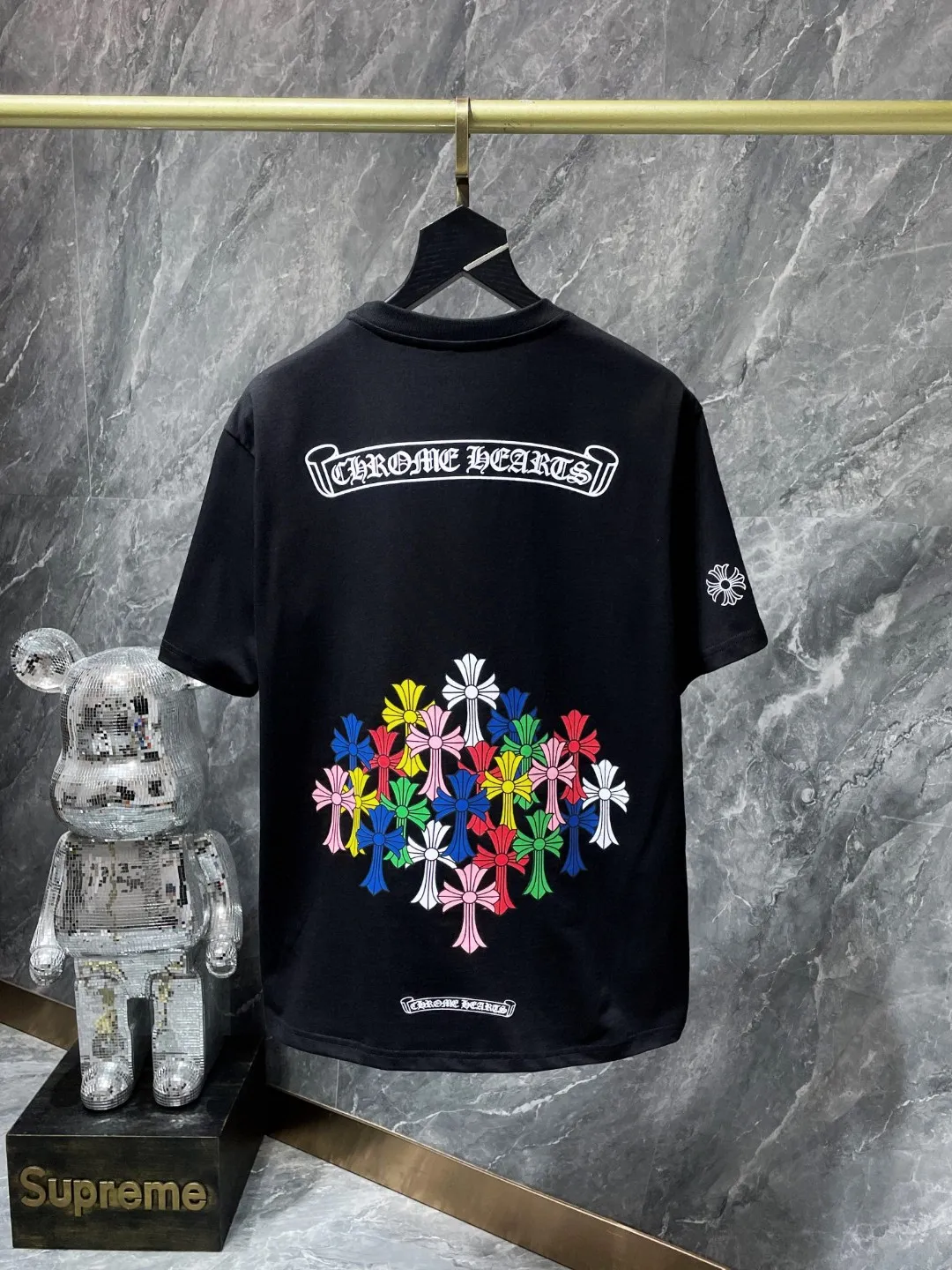 P140 New Chrome Hearts 25ss for summer. High gram weight, environmentally friendly and high-quality top fabric. 260g~270g. Chrome classic scroll letter color cross group flower arm short sleeves. Imported environmentally friendly glue printing and dyeing. Counter synchronization. Re-engraved version 1:1. Recommended color: black white. Size: S, M, L, XL.
